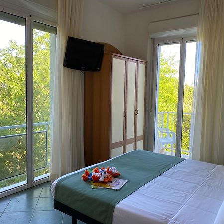 Pinetina Mare Baby Family Hotel Pinarella Esterno foto