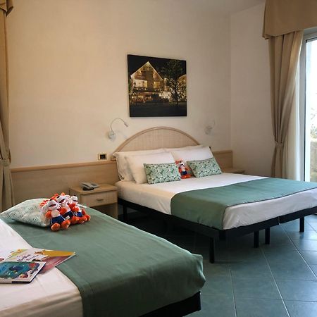 Pinetina Mare Baby Family Hotel Pinarella Esterno foto