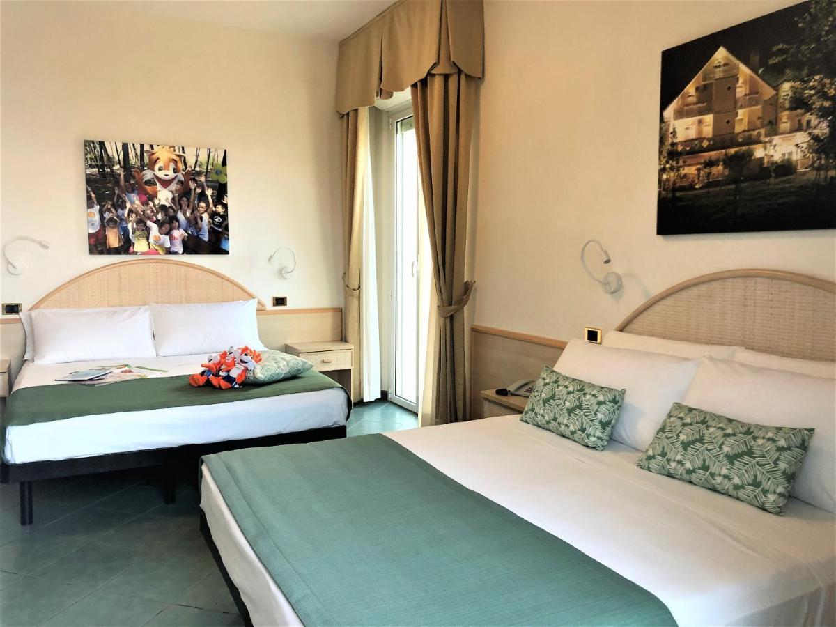 Pinetina Mare Baby Family Hotel Pinarella Esterno foto