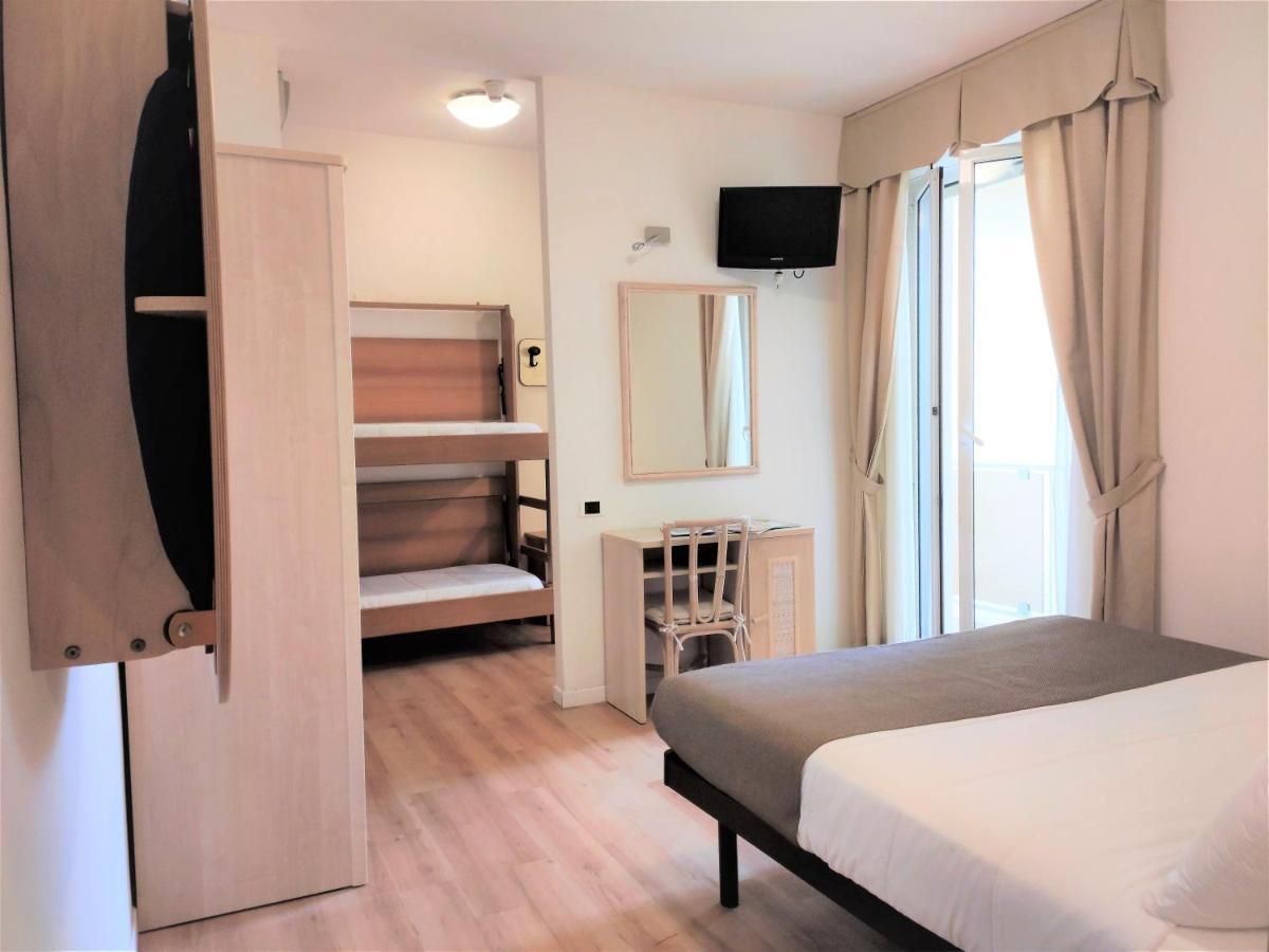 Pinetina Mare Baby Family Hotel Pinarella Esterno foto