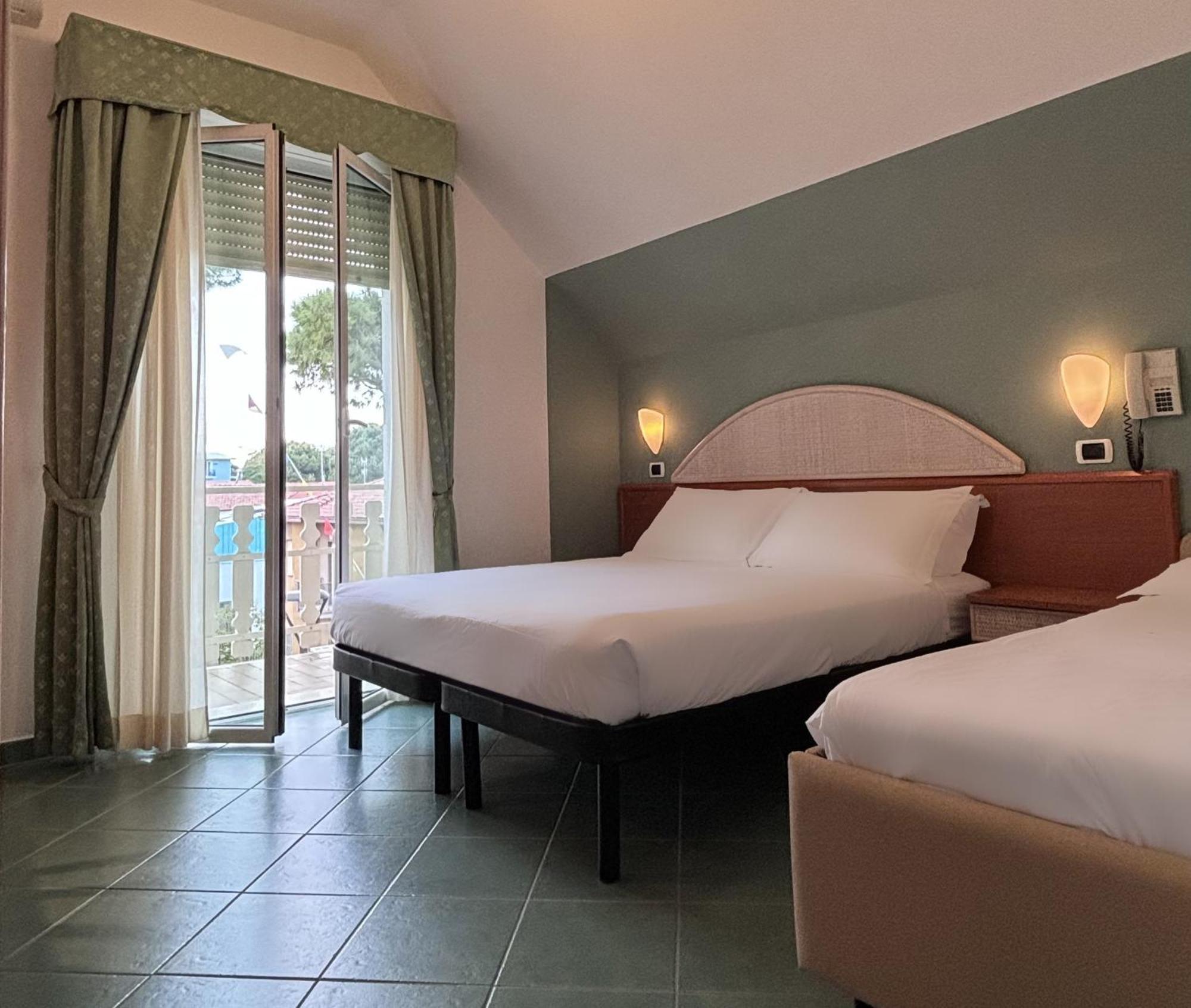 Pinetina Mare Baby Family Hotel Pinarella Esterno foto