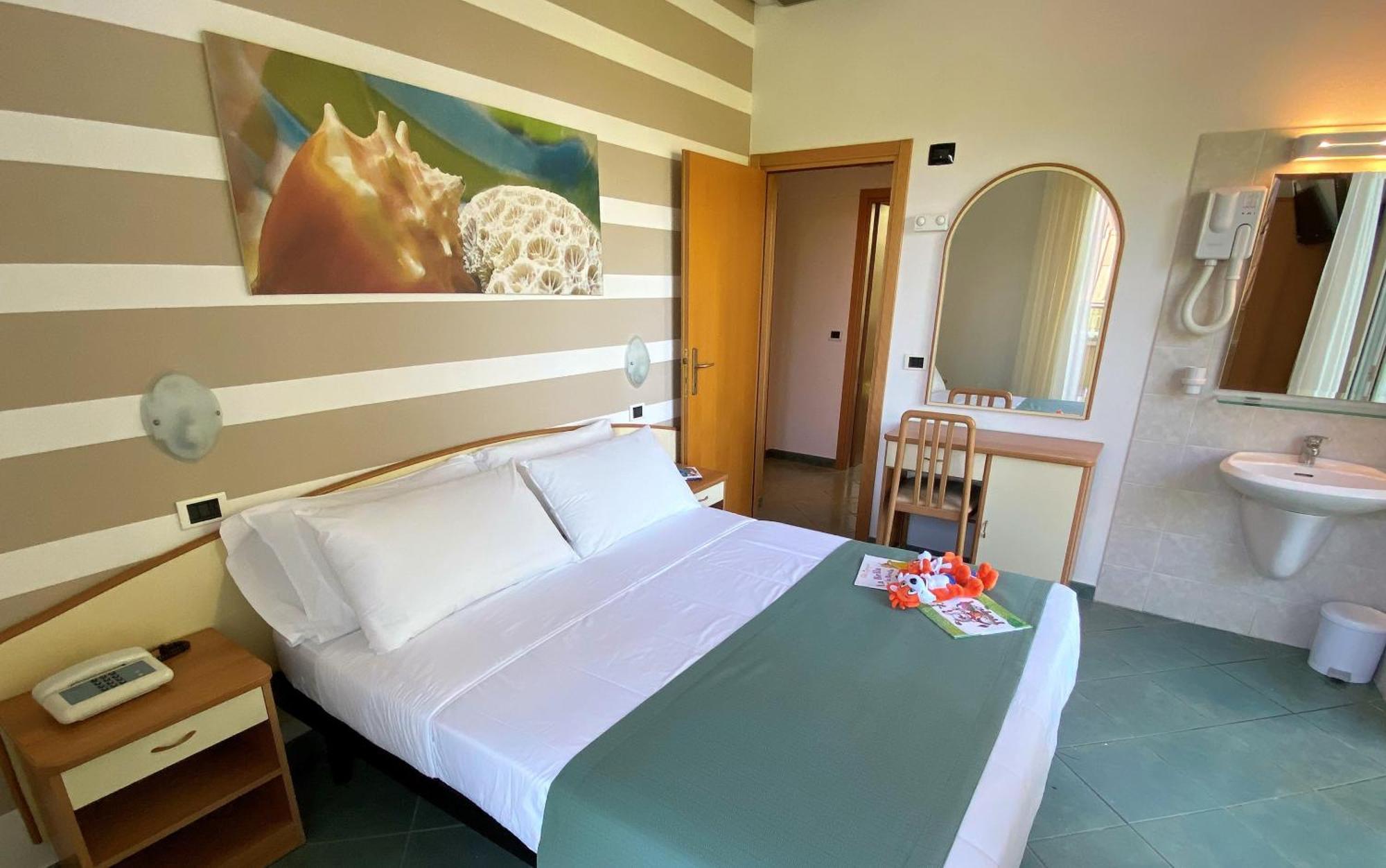 Pinetina Mare Baby Family Hotel Pinarella Esterno foto