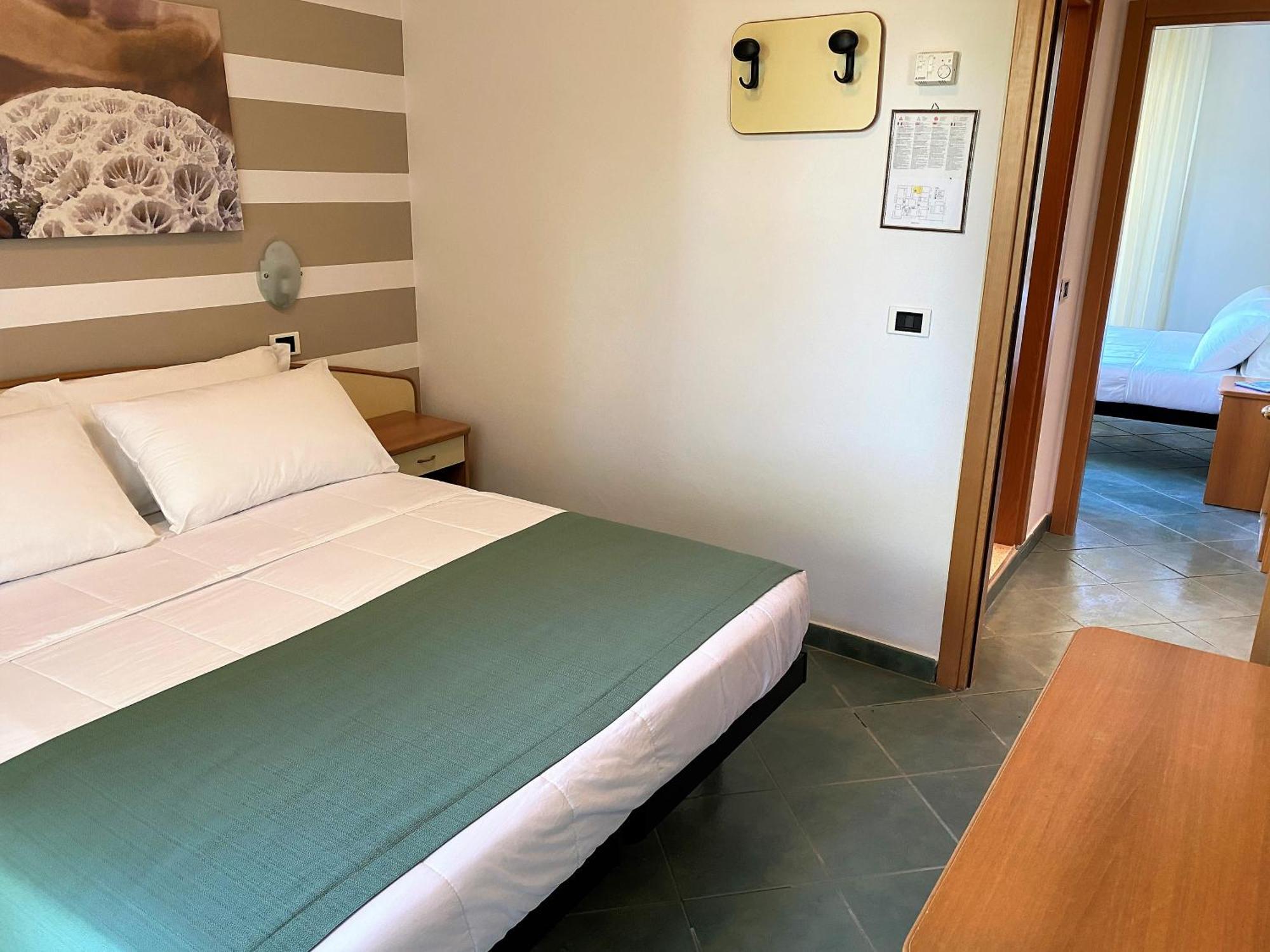 Pinetina Mare Baby Family Hotel Pinarella Esterno foto