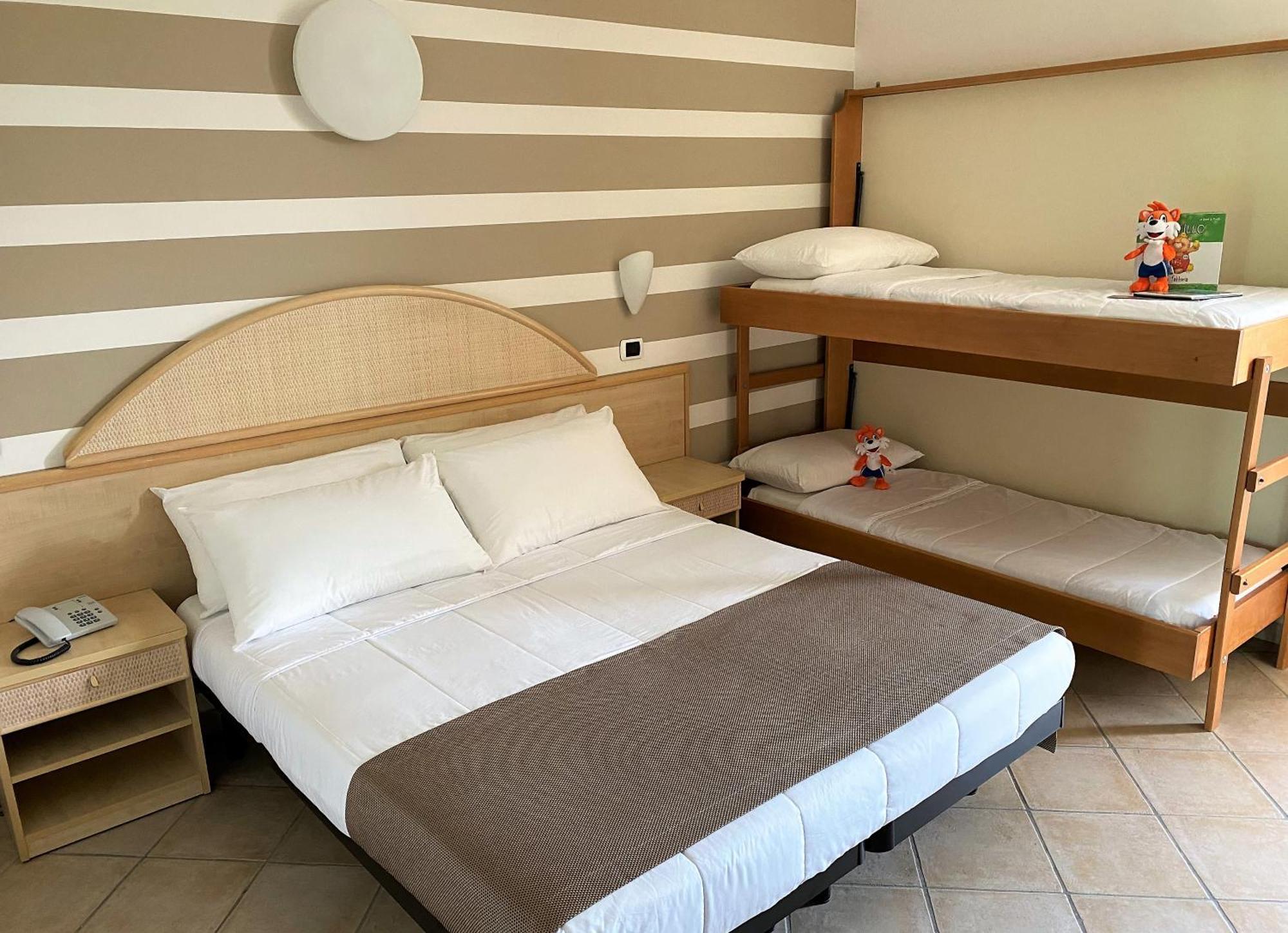 Pinetina Mare Baby Family Hotel Pinarella Esterno foto