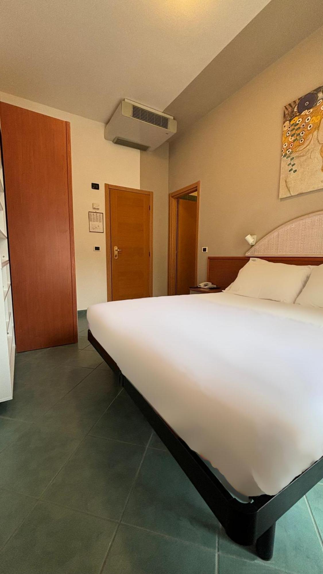 Pinetina Mare Baby Family Hotel Pinarella Esterno foto
