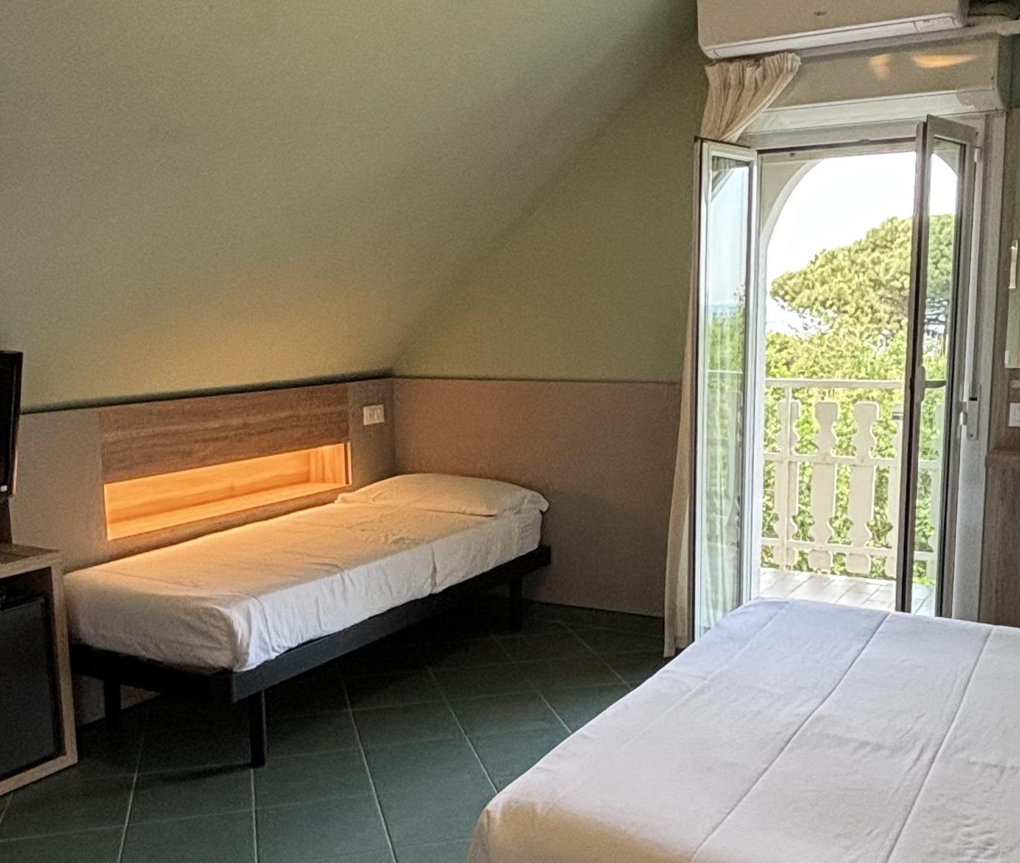 Pinetina Mare Baby Family Hotel Pinarella Esterno foto