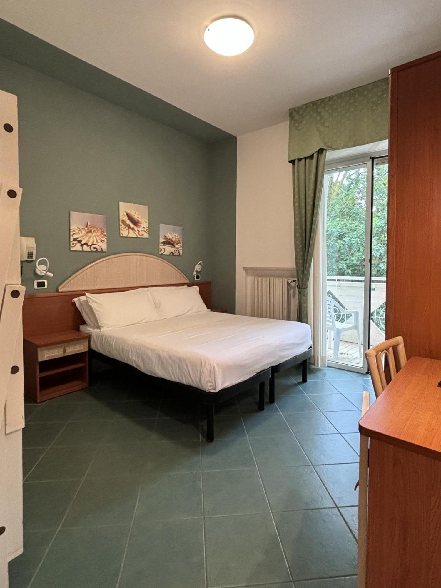 Pinetina Mare Baby Family Hotel Pinarella Esterno foto