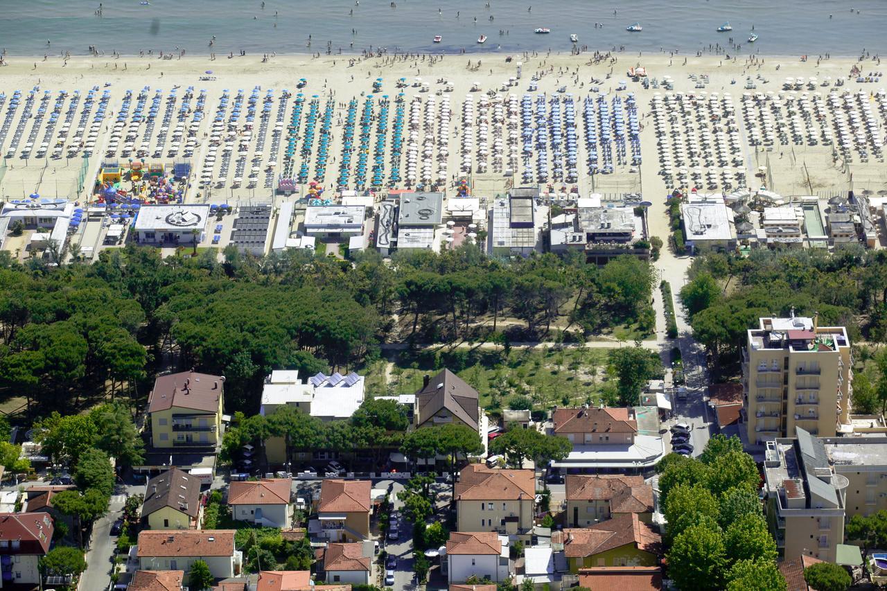 Pinetina Mare Baby Family Hotel Pinarella Esterno foto